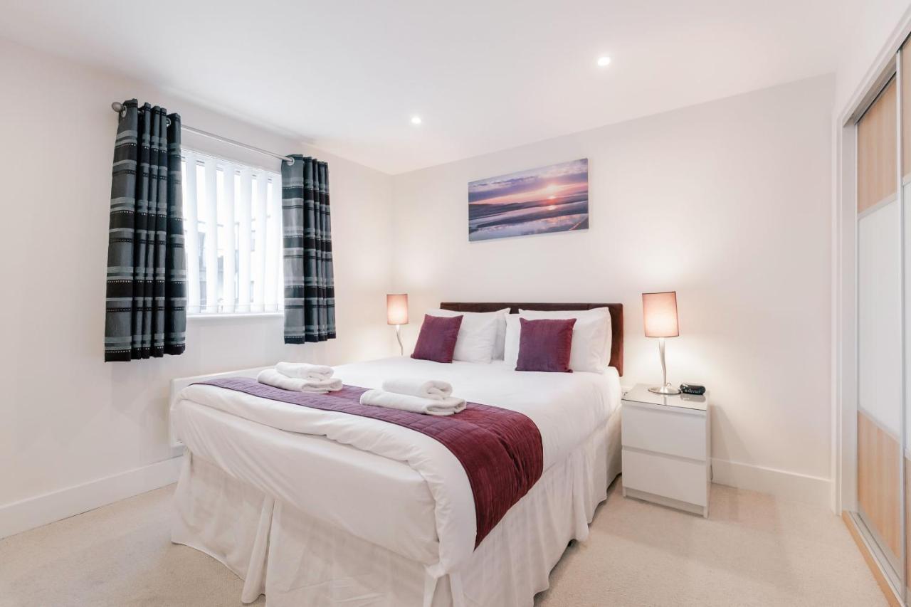 Roomspace Serviced Apartments - Capitol Square Epsom Esterno foto