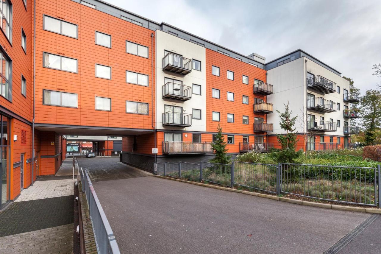 Roomspace Serviced Apartments - Capitol Square Epsom Esterno foto